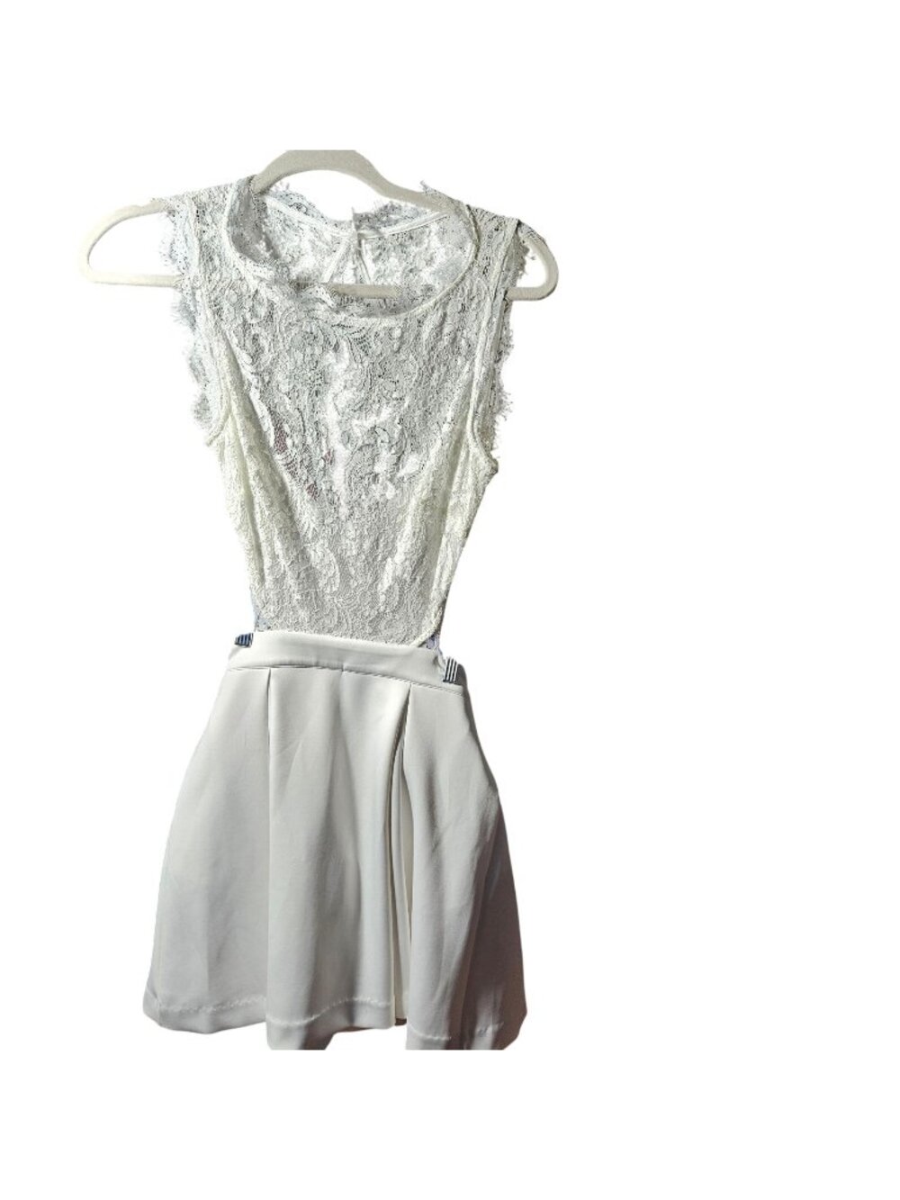 Bebe White Lace & Satin Sleeveless Cocktail Dress With Open Back & Pleated Skirt